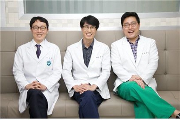 이수형 원장, 박상명 원장, 황진철 원장. 사진=그랜드비뇨기과 제공