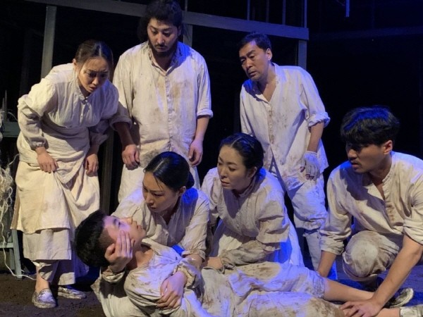‘돈데보이’ 공연사진. 사진=극단 유목민 제공