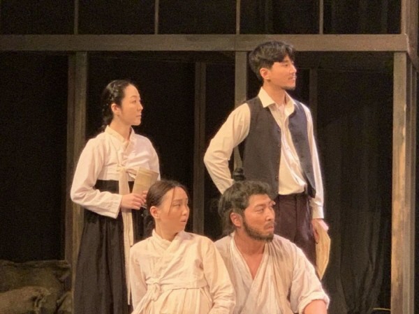 ‘돈데보이’ 공연사진. 사진=극단 유목민 제공