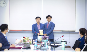 경희사이버대, 이원봉 교수 명예교수 추대식 개최
