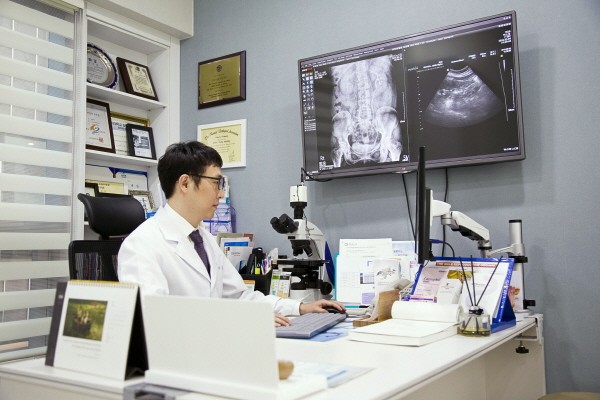 이수형 원장. 사진=그랜드비뇨기과 제공