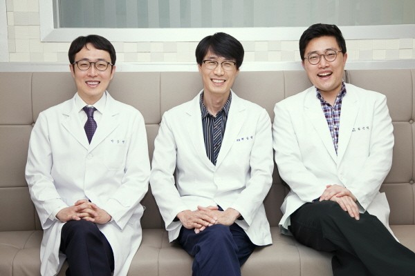 이수형 원장, 박상명 원장, 황진철 원장. 사진=그랜드비뇨기과 제공