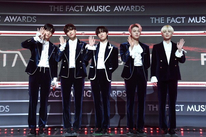 2020 TMA 베스트 퍼포머 부문 수상자 TXT(투모로우바이투게더). (사진=더팩트 뮤직 어워드 조직위원회 제공)