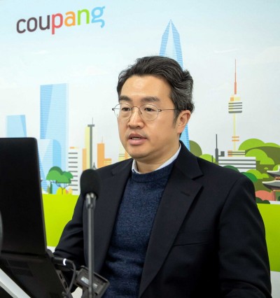 강한승 쿠팡 대표가 상생협약식에 비대면으로 참여 중이다. 사진=쿠팡.