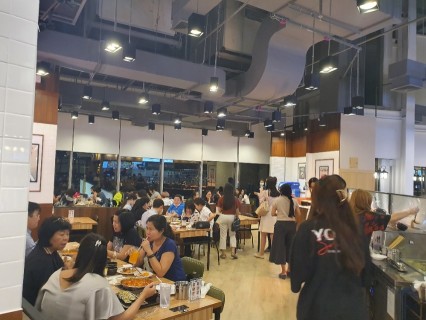 청년다방 태국 매장 전경.