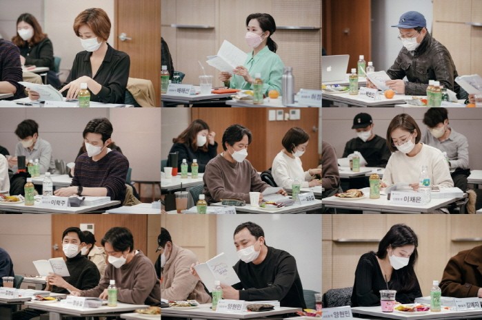 사진=콘텐츠웨이브 제공