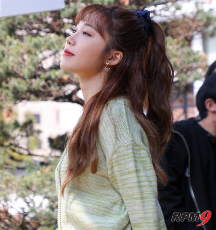 '일상다방사 LIVE' 정은지 편, 촬영 비하인드컷 공개…'햇살믕지표 힐링매력'