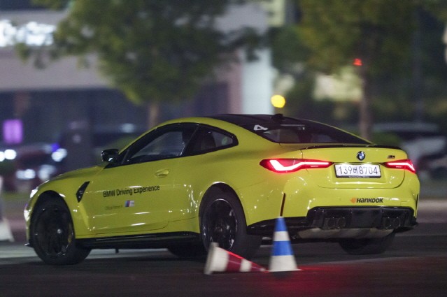 [시승기] ‘열광하거나, 못 따라오거나’ BMW M3 & M4