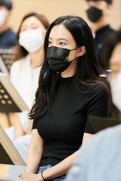 ‘사랑했어요’ 연습실 상견례 현장의 김나희(최미애 역). 사진=호박덩쿨 제공