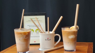 폴 바셋, 전 매장 종이 빨대 대체