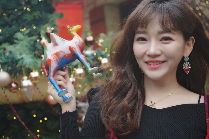 윤송아, 성탄절 기념 개인전 20일 개최…1월9일까지 '아트불 갤러리인사'서 전시