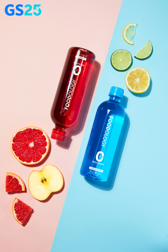 GS25에서 판매하는 빨간물콜레티워터500ML(좌)와 파란물터보붐워터500ML 상품 이미지. 사진=GS리테일.