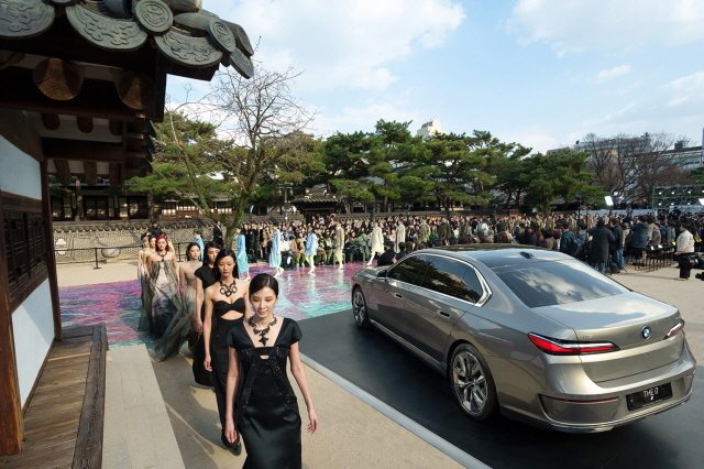 BMW, 미스지콜렉션 '2024 F/W 컬렉션'에 공식 파트너로 참여