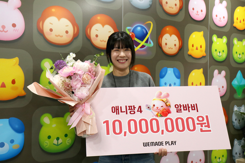 '애니팡4' 이색 알바 근무로 일일 개발자로 나선 이민주 씨. 사진=위메이드플레이.