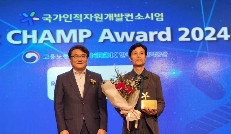 한국산업인력공단 이우영 이사장과 한국전파진흥협회 김구년 원장(제공:한국전파진흥협회)