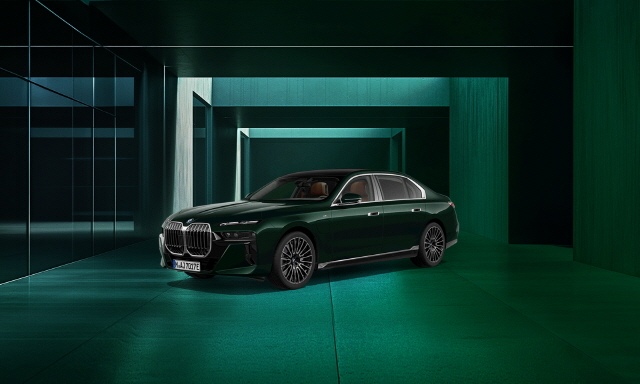750e xDrive M 스포츠 인디비주얼 페리도트 그린 에디션