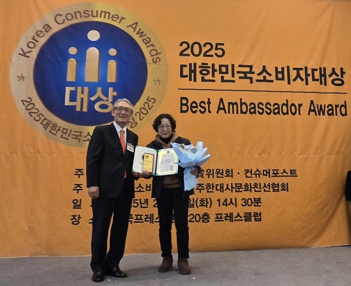 왼쪽부터 한국소비자협회 신현두 대표, 일경홀딩스 이선일 대표이사