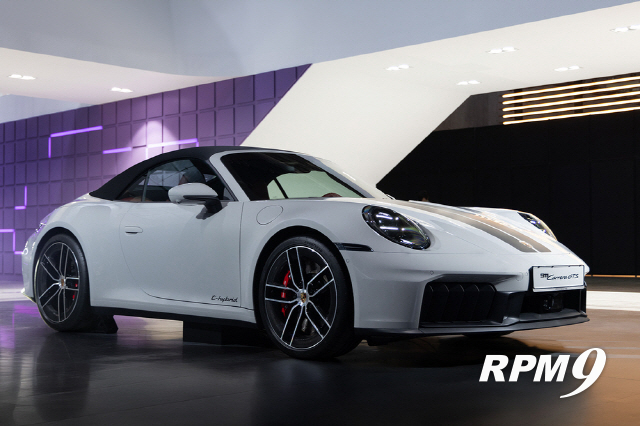 911