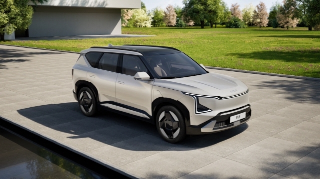 기아, 준중형 전기 SUV '더 EV5' 내·외장 디자인 공개