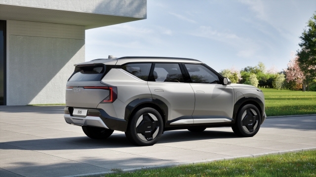 기아, 준중형 전기 SUV '더 EV5' 내·외장 디자인 공개