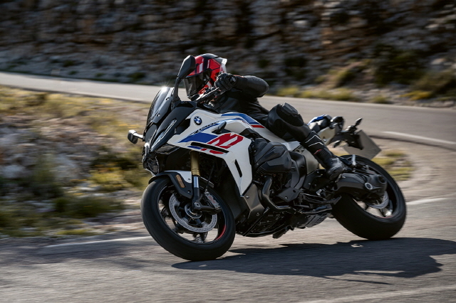 BMW 모토라드, 프리미엄 모터사이클 '뉴 R 1300 R' · '뉴 R 1300 RS' 출시