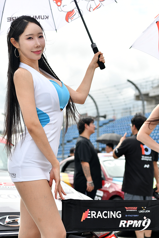 [포토] 매혹의 눈빛, 레이싱모델 정하린