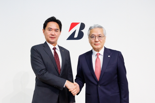 2026년 1월 1일부로 취임하는 모리타 야스히로 CEO(왼쪽)