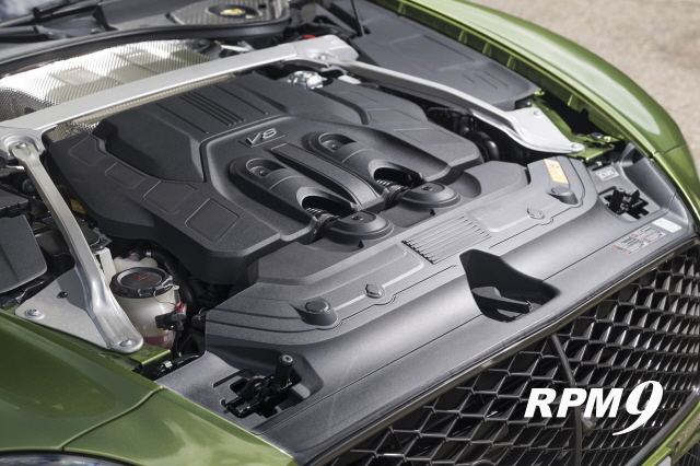 [시승기] 벤틀리 컨티넨탈 GT 아주르, 품격을 말하다