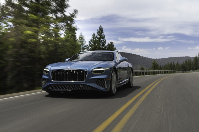 [시승기] 벤틀리 컨티넨탈 GT 아주르, 품격을 말하다